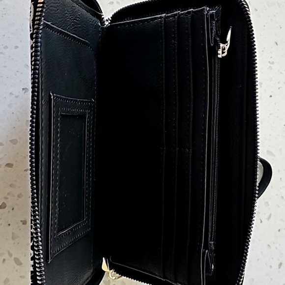 Betsey Johnson Heart Patterned Wristlet/Walllet NWOT - Picture 5 of 5